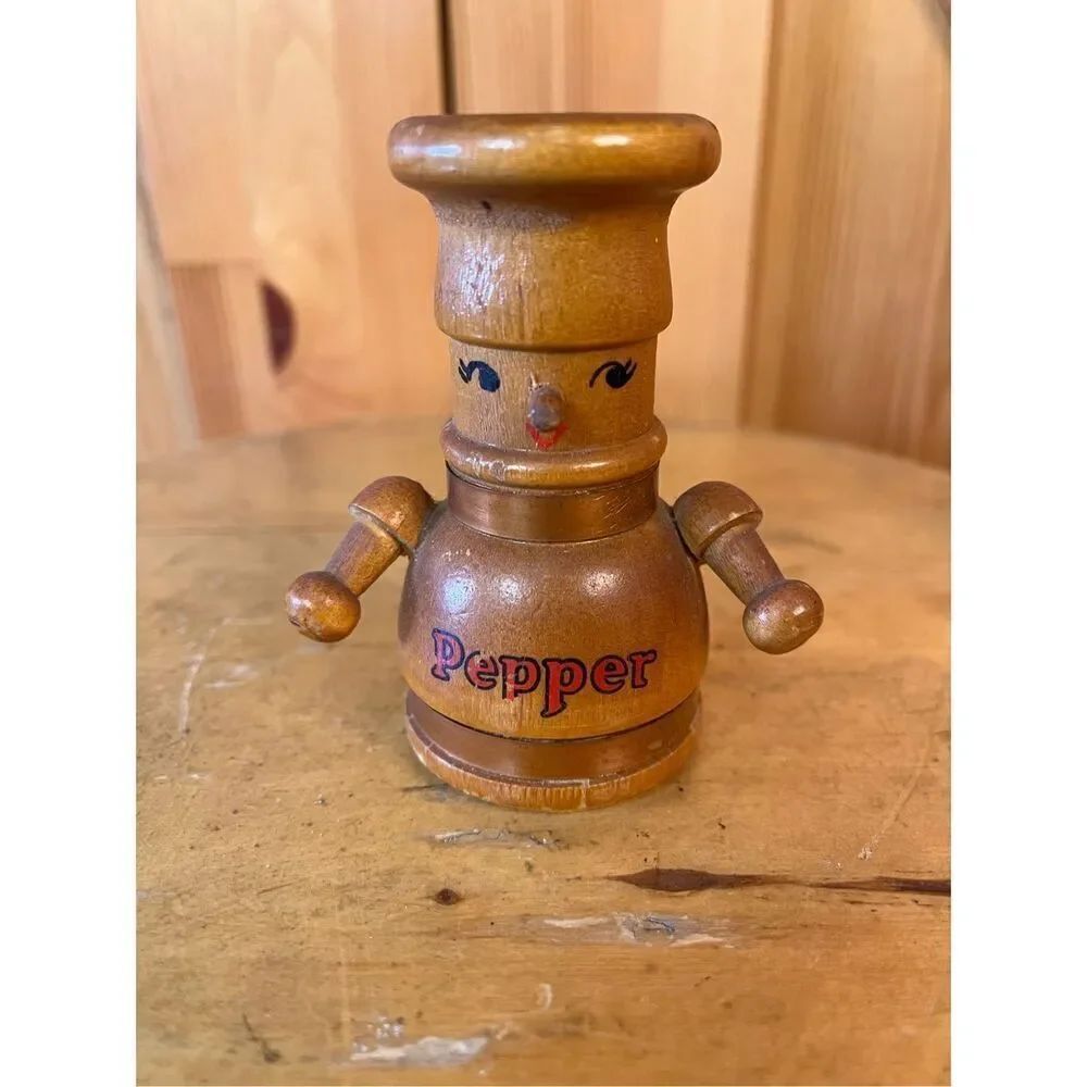 Vintage Wood Robot Pepper Shaker Made in Japan Mid Century Cork Bottom (6839)
